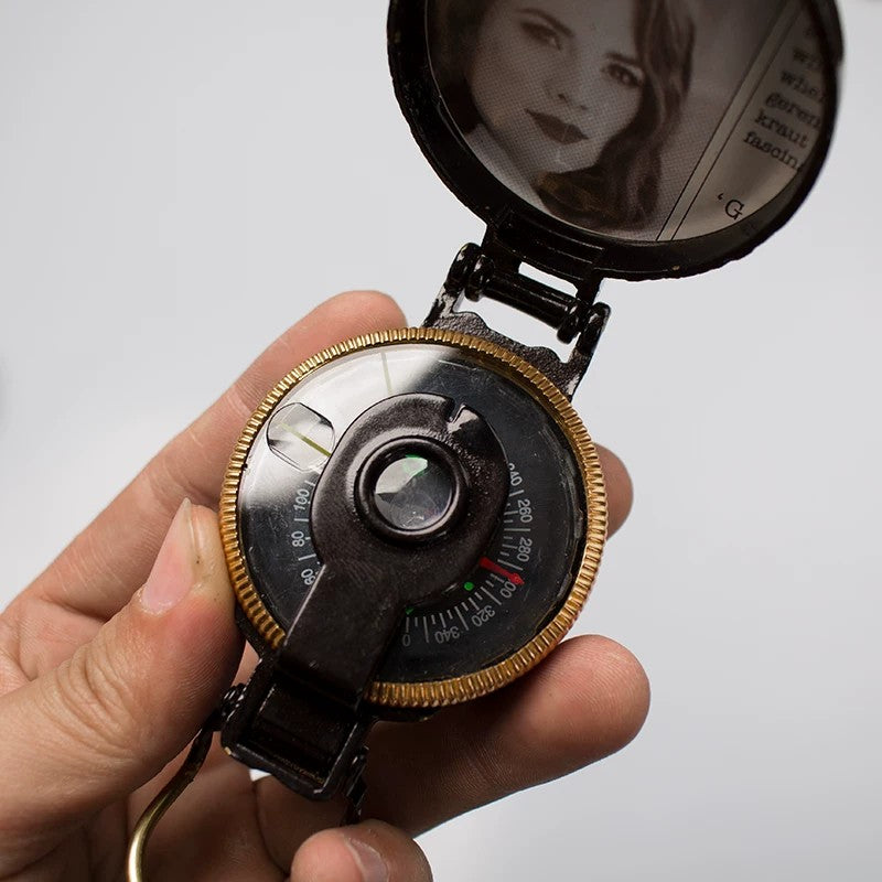 Avengers: Endgame – Captain America Compass Pocket Watch – Girlfriend Photo Keepsake – 1:1 Scale Replica Accessory
