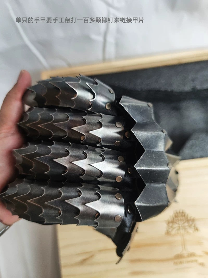 The Lord of the Rings – Full Metal Gauntlets – 1:1 Scale Collectible Armor