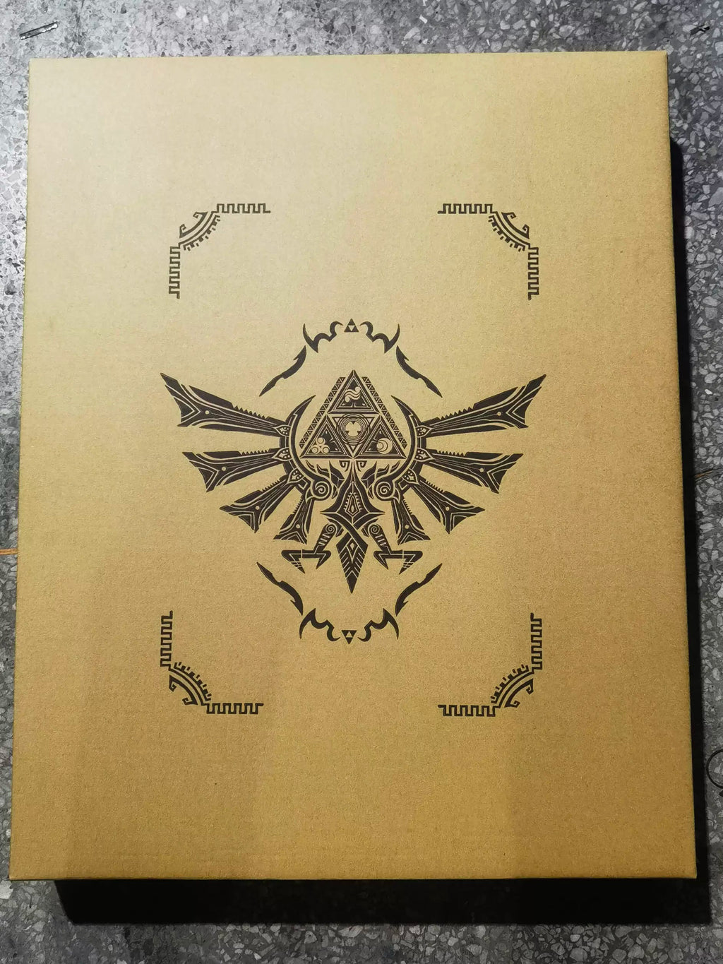 Legend of Zelda – Master Hylian Shield – Tears of the Kingdom / Breath of the Wild – 1:1 Scale Metal Collectible