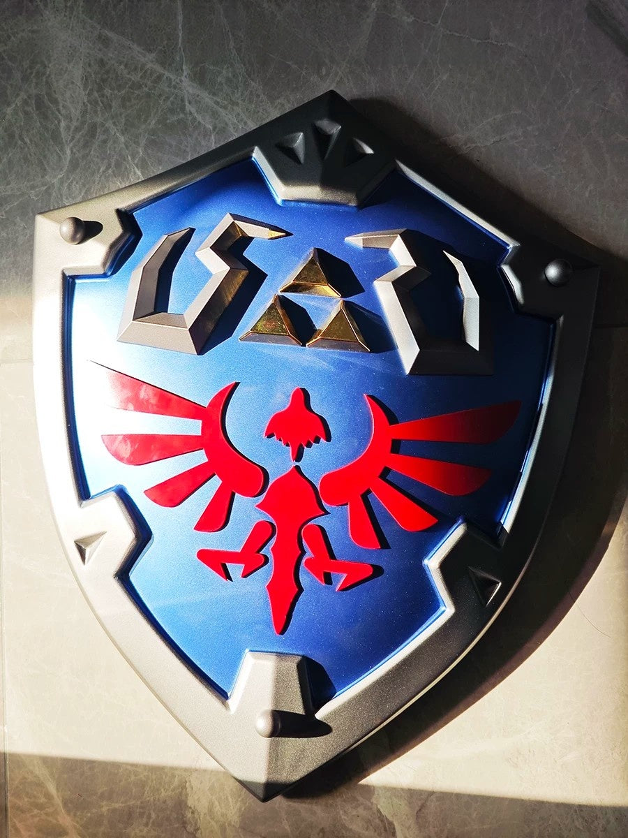 Legend of Zelda – Master Hylian Shield – Tears of the Kingdom / Breath of the Wild – 1:1 Scale Metal Collectible