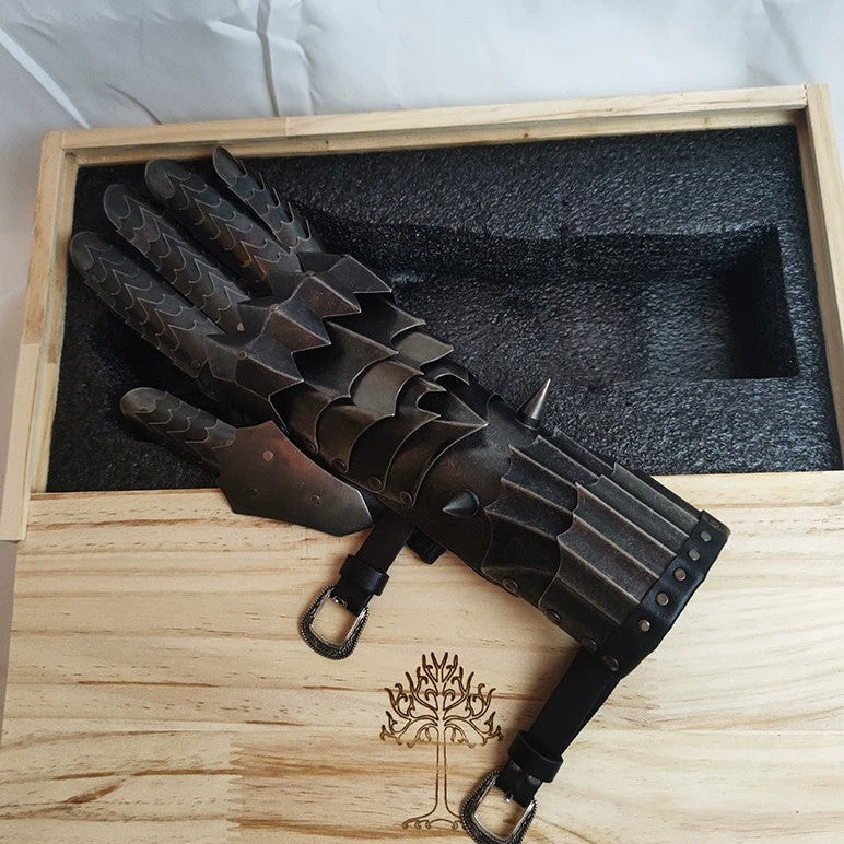 The Lord of the Rings – Full Metal Gauntlets – 1:1 Scale Collectible Armor