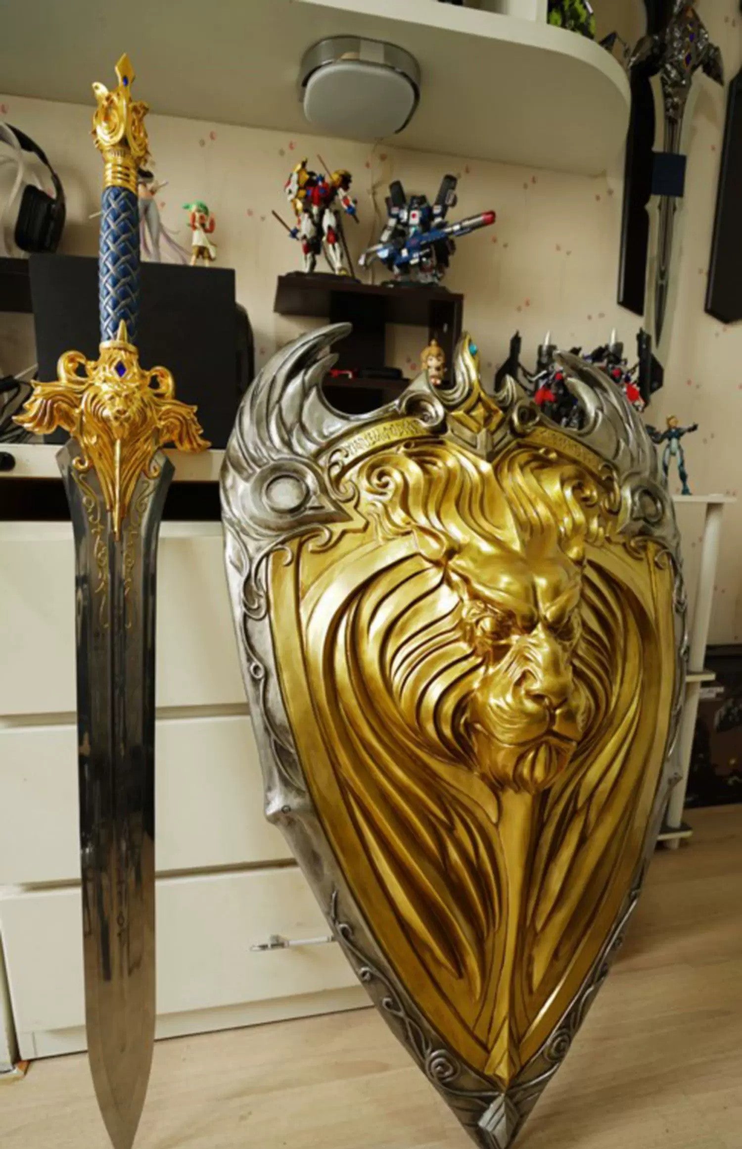 Warcraft Movie – Lionheart Shield of King Llane – Alliance Grand Marshal Sword &amp; Shield Set – 1:1 Scale – Unsharpened
