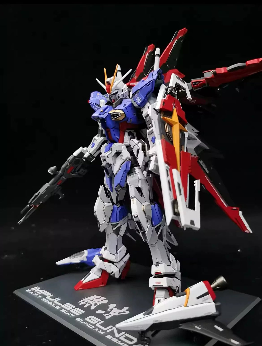DIY Mecha Model Assembly Kits – 1:100 Scale Collectible Robot Figures (Strike Freedom, Red Frame, Freedom 2.0, Snow White) with Weapon Accessories & Displays