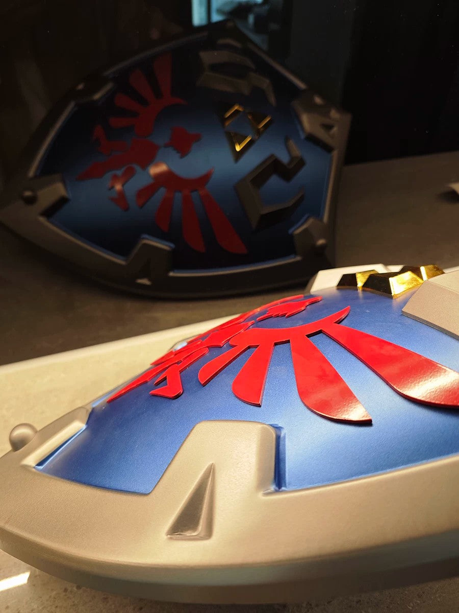 Legend of Zelda – Master Hylian Shield – Tears of the Kingdom / Breath of the Wild – 1:1 Scale Metal Collectible