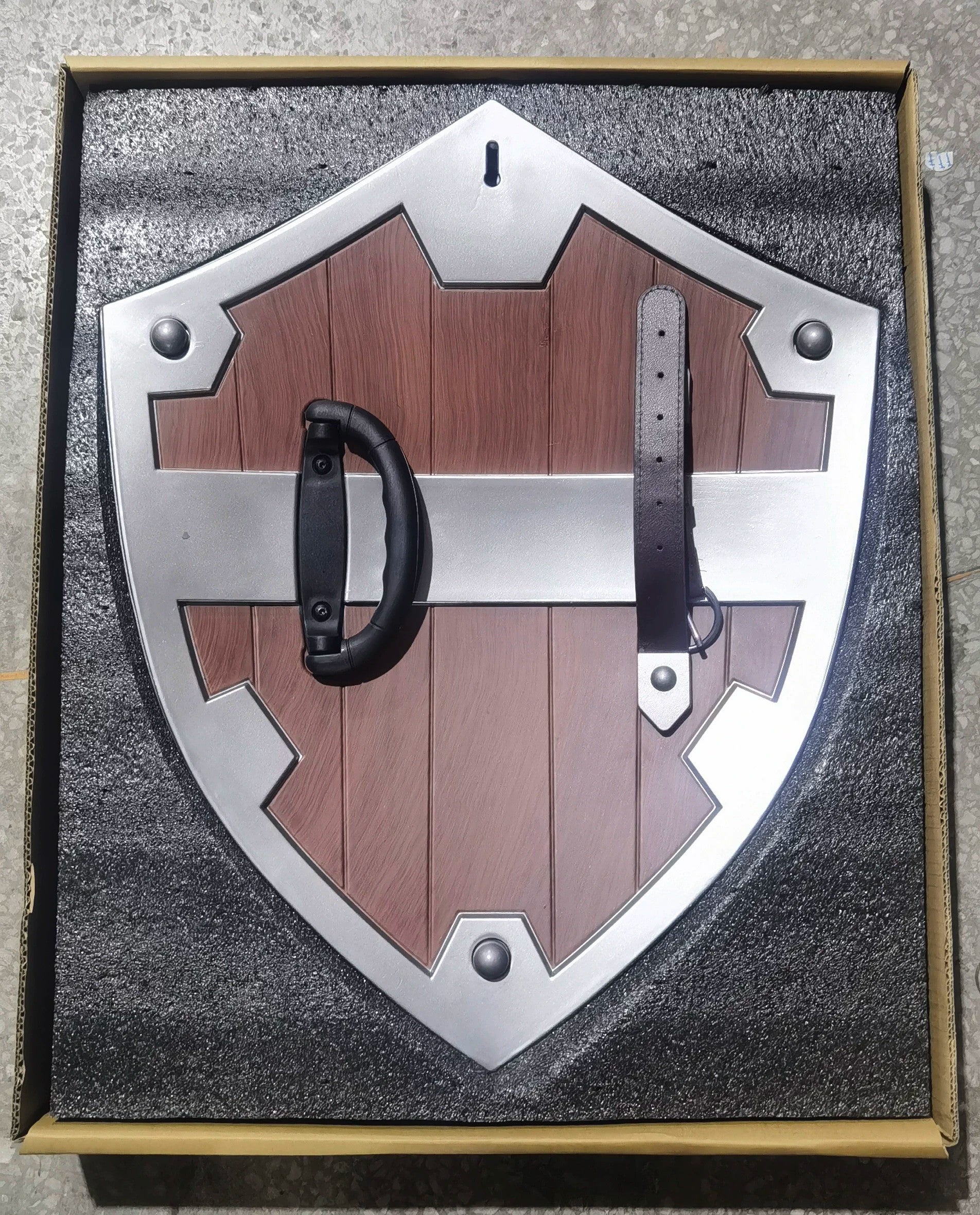 Legend of Zelda – Master Hylian Shield – Tears of the Kingdom / Breath of the Wild – 1:1 Scale Metal Collectible