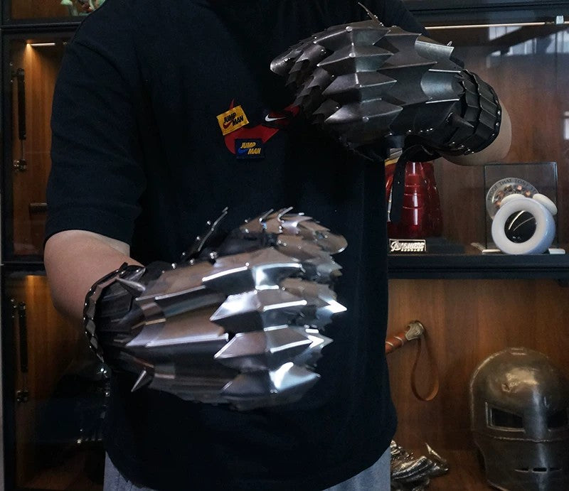 The Lord of the Rings – Full Metal Gauntlets – 1:1 Scale Collectible Armor