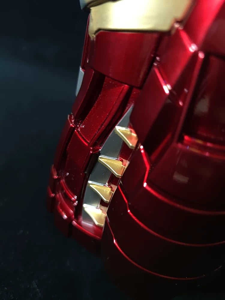 Life-size Metal Infinity Gauntlet Thanos Cosplay - Infinity Gauntlet Iron Man 1:1 Movie Replica Prop with Magnetic Stones