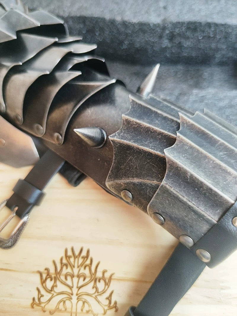 The Lord of the Rings – Full Metal Gauntlets – 1:1 Scale Collectible Armor