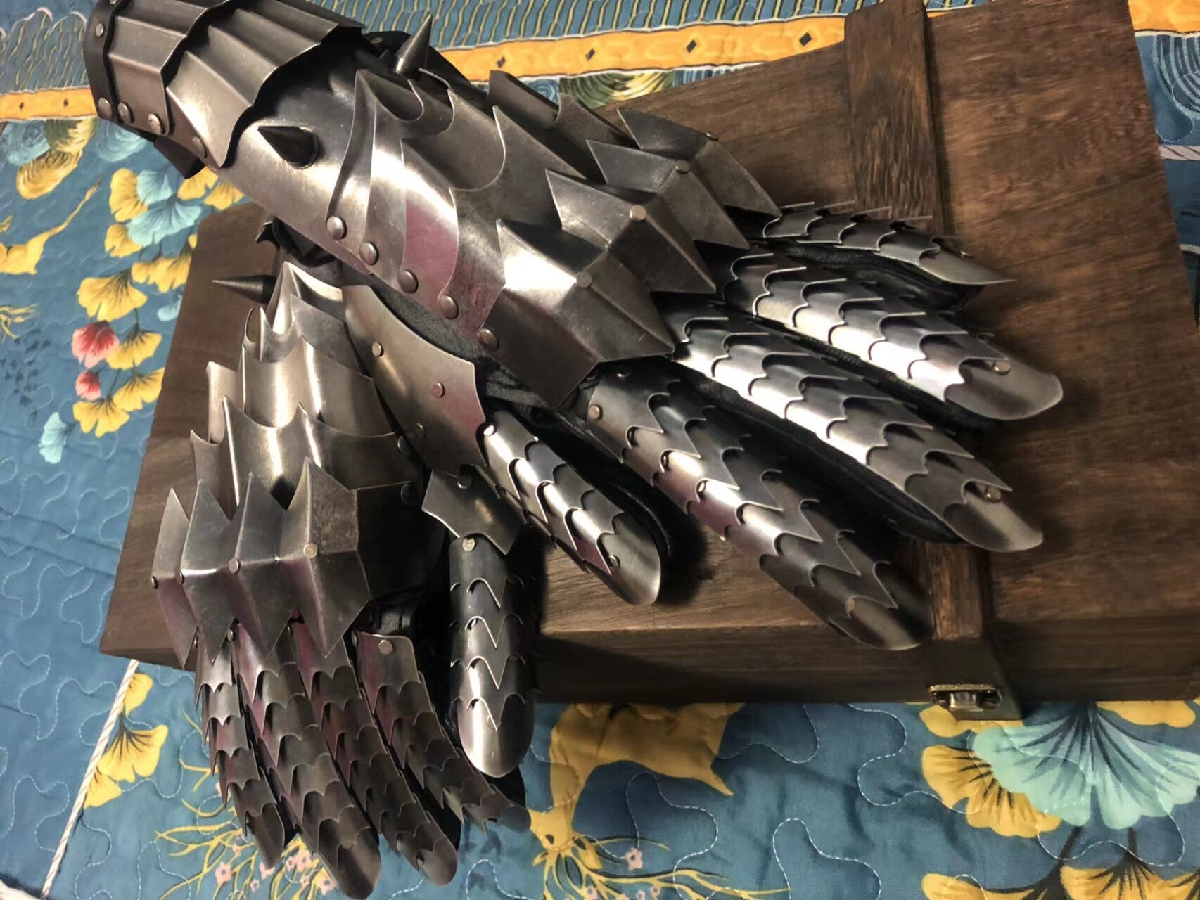 The Lord of the Rings – Full Metal Gauntlets – 1:1 Scale Collectible Armor