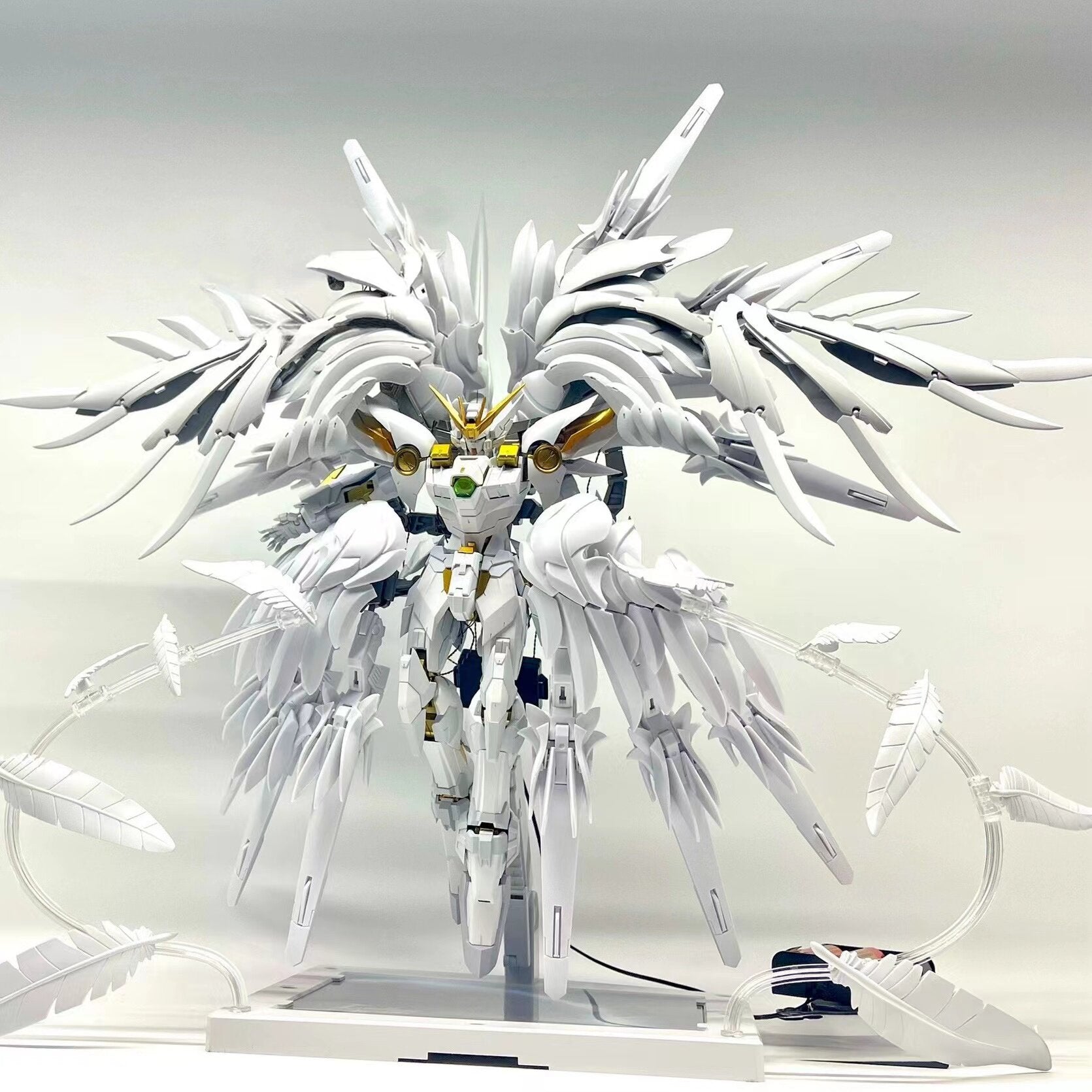 DIY Mecha Model Assembly Kits – 1:100 Scale Collectible Robot Figures (Strike Freedom, Red Frame, Freedom 2.0, Snow White) with Weapon Accessories & Displays