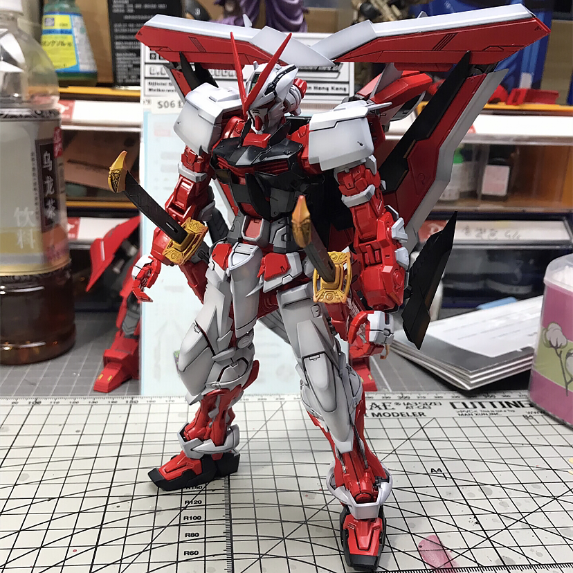 DIY Mecha Model Assembly Kits – 1:100 Scale Collectible Robot Figures (Strike Freedom, Red Frame, Freedom 2.0, Snow White) with Weapon Accessories & Displays